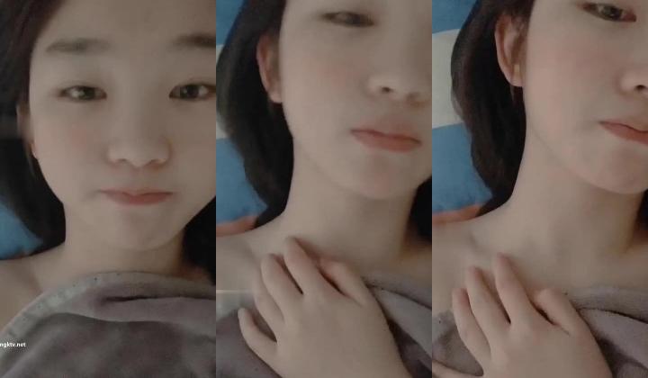 《百度云泄密》冒充艺校老师忽悠高一学妹脱光了看鲍鱼是否处女