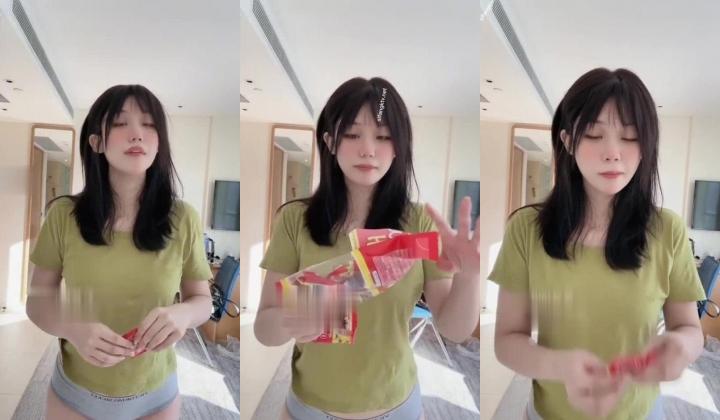 《高价VIP 福利群 泄密》性格活泼艺校身材非常顶的美乳白虎小美女【玉米】露脸私拍，塞跳蛋裸舞潮喷，各种高潮脸～稀缺资源值得收藏