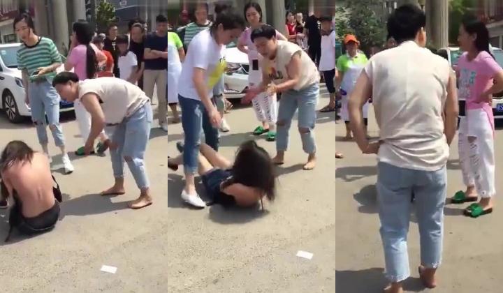 原配组团暴打小三小区门口人来人往大街上把衣服扒光专门往脸上扇打的太狠了边打手机边录方言对白