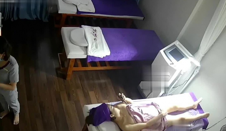 新流出 ️【破解摄像头】 ️美容院高质量少妇小姐姐全身刮毛