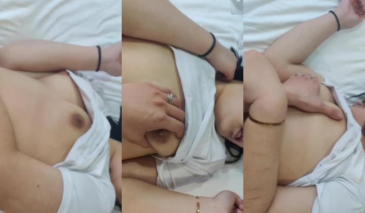 成都20岁妹子，私密性爱视频流出，翘高高的屁股，让男友从后面插入，叫声淫荡，爽嗨爽翻了！