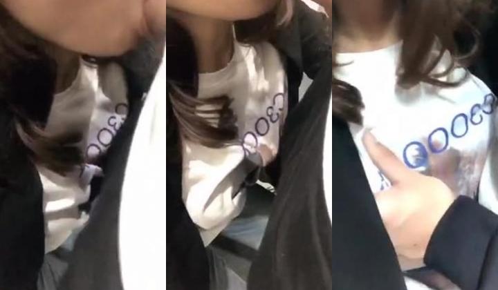 动车上艳遇记，闷骚少妇勾引没有座位站在过道的帅锅，拉进厕所吃鸡，吃得太开心啦，吃完出来还咯咯笑！