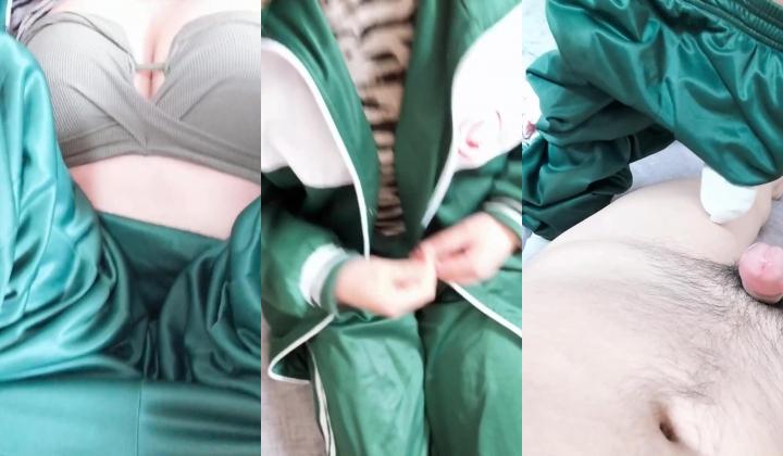 情侣自拍泄密流出~学妹女友~多汁多毛~骚浪无比~马上放假啦~约我和她狠狠干一炮~来不及脱衣服裤子，扒开一般狠狠就啪啪啪！