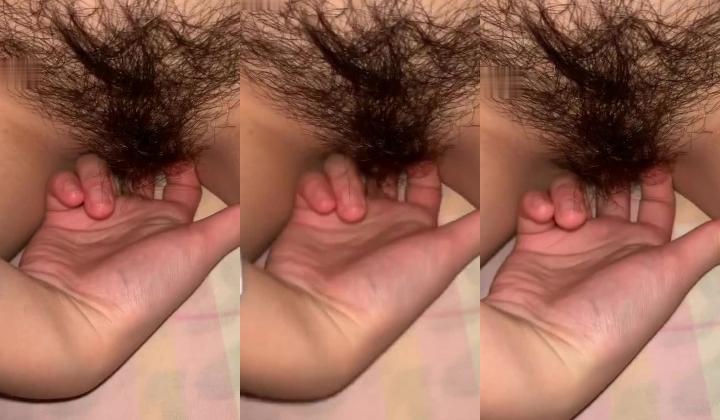 《百度云泄密》冒充艺校老师忽悠高一学妹脱光了看鲍鱼是否处女