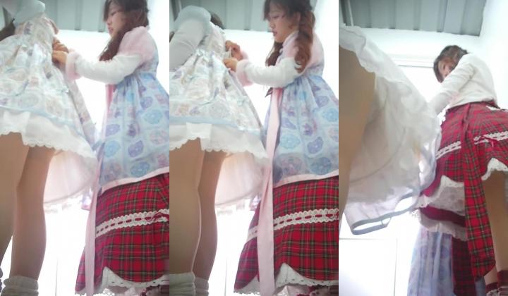景区简易女厕偷拍美女换衣服尿尿多个高贵气质美女入镜