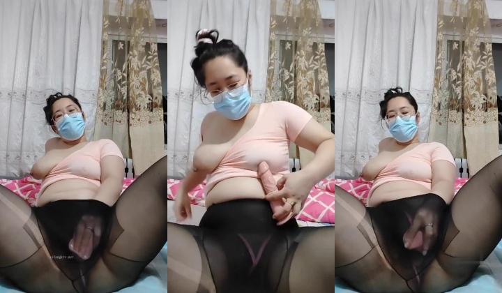 精品推荐 【快手】精品未断奶熟女『草莓阿姨』自慰福利 黑逼大奶肥臀少妇极度敏感爱穿着丝袜喷水