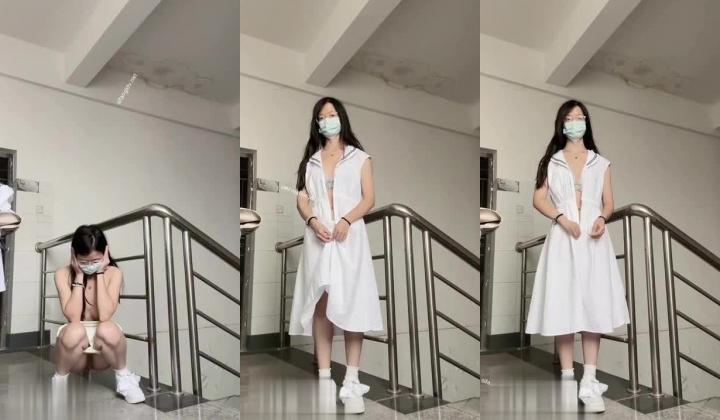 可盐可甜极品大奶清纯女神【小罗老师、旖可】付费露脸视图，露出裸舞性爱调教，年纪虽轻却很反差