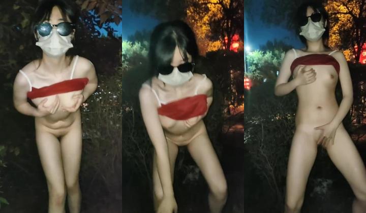 露出界天花板满级狂人！身材苗条性感网红【兔兔】私拍，学校公园商场各种场所人前露出翻屁眼露逼紫薇喷水