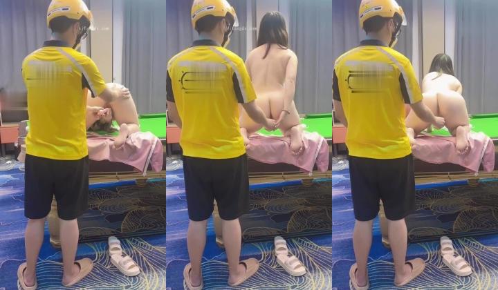 查小理颜值母狗【桃桃丸子】调教双母狗，健身房露出屌爆了，强烈推荐