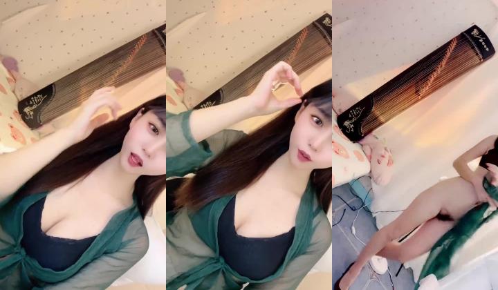 超级大美女，艺校古筝女孩，【朵儿】，气质爆棚，蝴蝶逼爱好者的福音，粉木耳湿漉漉，脸蛋美奶子大，十分好评必看!