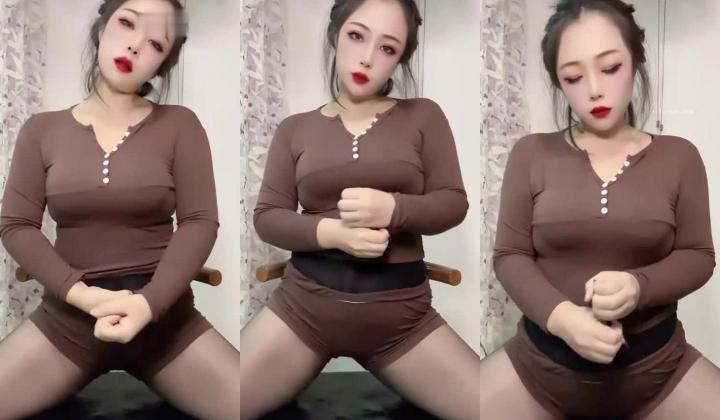 快手颜值少妇【完全无视】颜值肥臀，自慰诱惑，卡点广场舞