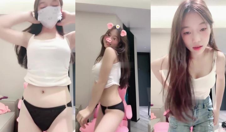 顶级校花来了，好美啊，【吧啦】，清纯反差感十足，娇羞的小表情让人瞬间硬起来，粉穴特写好美！