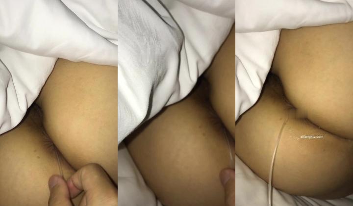 少妇被情人灌醉后出卖,四指头塞逼.脚拇指塞菊,和朋友一起玩!