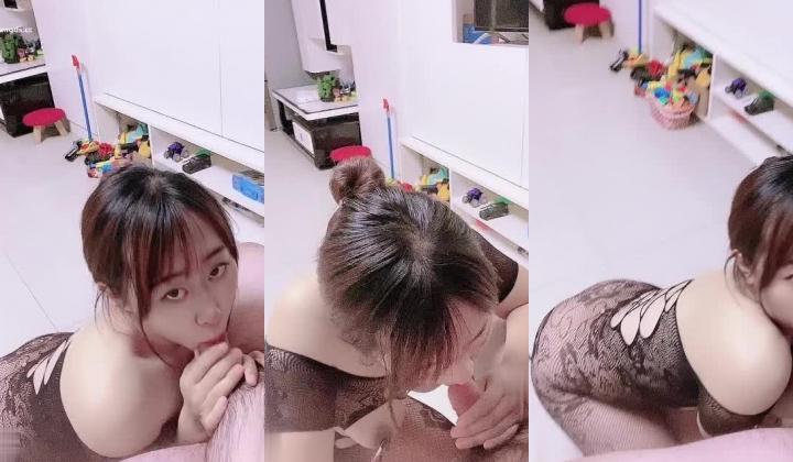 极品露脸骚婊人妻调教 NTR绿帽大神『吊大的一批』分享娇妻，主动张开黑丝M腿，满嘴淫语呻吟不断 骚的一批