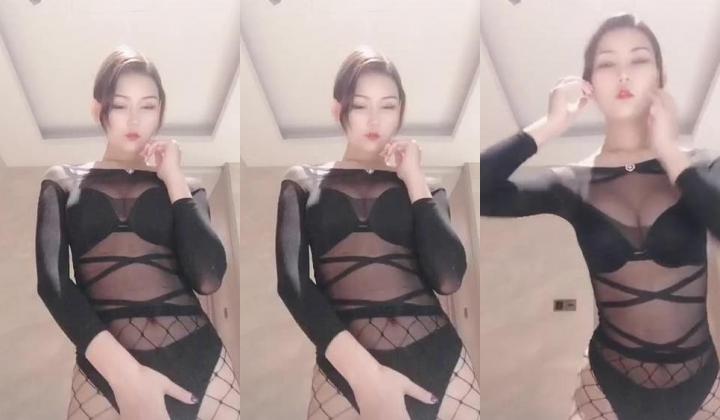 魔鬼极品身材毒药洛幽幽 涂抹精油推拿身体，自慰棒加持阴穴，插得浪叫不停！