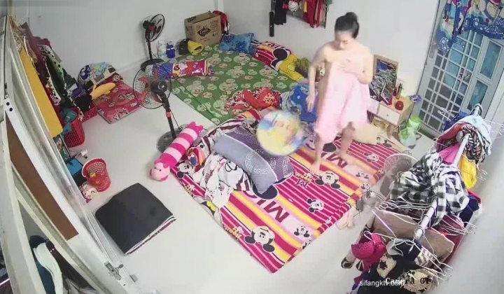 10月最新流出【破解摄像头】 ️监控下的女生宿舍日常洗澡换衣服