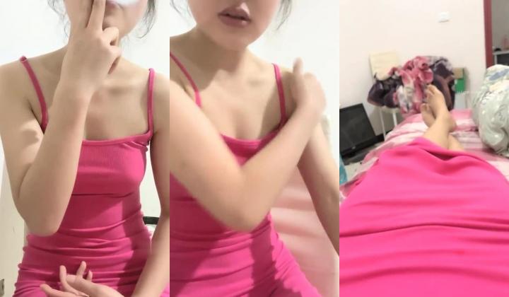 真实农村的孩子，【小陈陈】，玉米地干完活，自慰抠抠逼，寂静竹林中，肆意释放欲望
