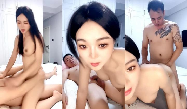 颜值不错的小少妇跟大哥激情啪啪，口活棒棒哒深喉舔弄大鸡巴，激情上位让大哥吃奶抠逼无套爆草内射中出好骚