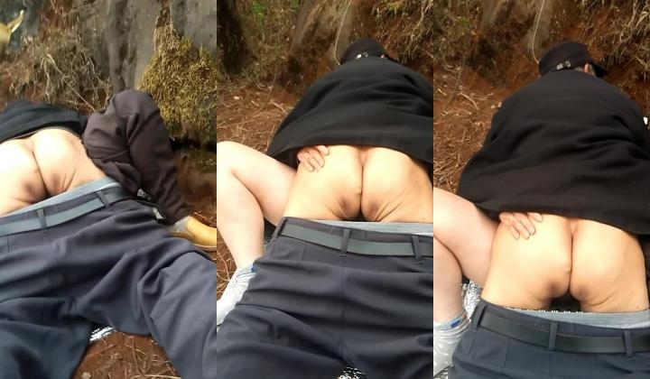 贵在真实城郊边的小山上偶遇岁数很大的老头席地干大妈哎呦哎呦捅的还挺猛方言对白
