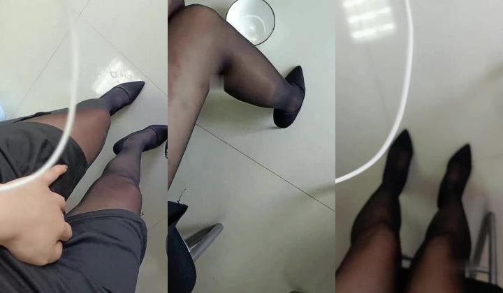 【漂亮女老师】英语老师边上课~边跳蛋喷水~一举两得4~24岁，985高校川大女硕士，晒录取通知书，真是骚逼啊