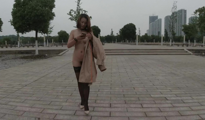 顶级反差露脸御姐，露出鼻祖，网红【火儿姐】景区裸行高清原版视图，大奶美腿女人味十足