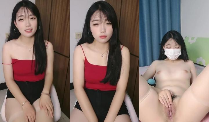 ️极品萌妹【06年小甜甜】颜值姐妹相互调教，露脸揉奶道具自慰