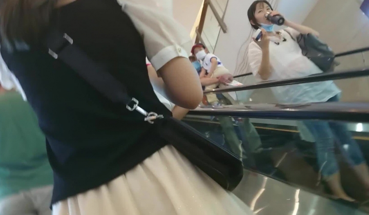 白长裙极品妹子
