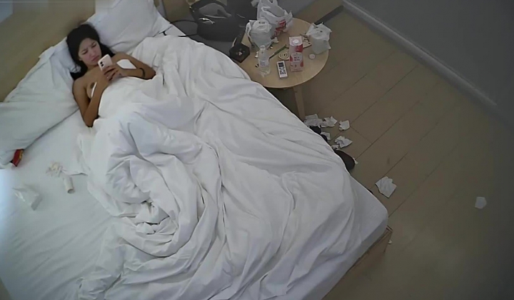 酒店偷拍 连续两天入住情侣气质甜美又身材不错的美女喜欢上位榨取男友精液