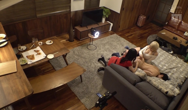 MIAA-626 女子会してるお宅にM男くんが突撃参加！ お泊り女子会で夕方から朝がくるまで一日中犯●れて小悪魔中出しされる！ 乙アリス 森日向子