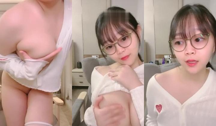 新人！校花女神~极品美臀~【小笨蛋】扣到流白浆~狂撸~！~~~！电动马达臀，小穴超级粉~！超清纯！