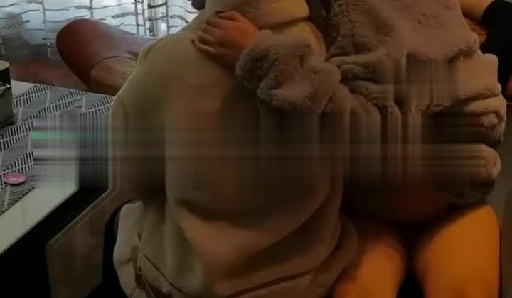 重磅炸弹！万人求档高门槛梦幻联动，顶级绿帽网红大咖联手【绿帽女友+你的大婊姐】私拍，当着男友的面给戴绿帽子