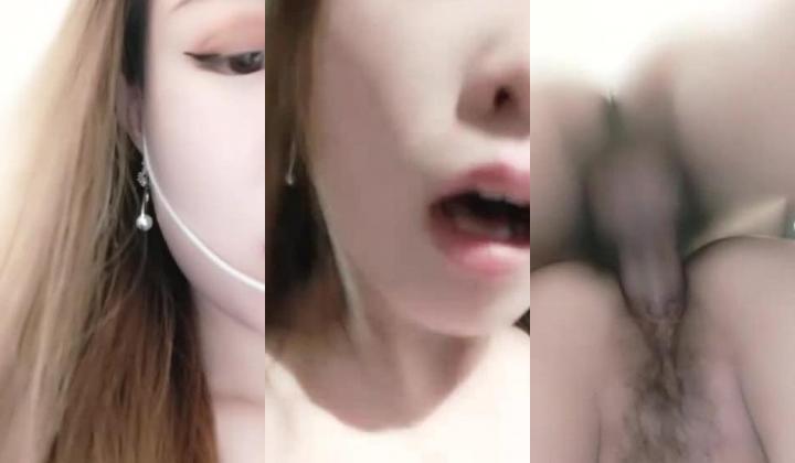 露脸黑丝袜非常耐操的年轻小妹，口活超棒非常淫荡被大鸡巴各种姿势爆草，无套水多表情很骚，呻吟浪叫不止