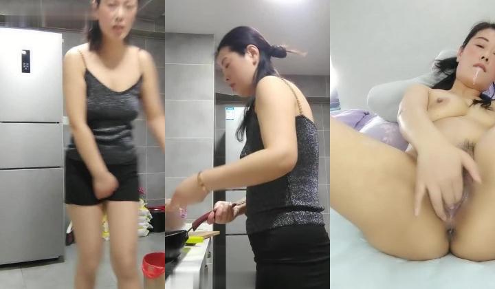 闷骚云姐熟女的诱惑，老逼就是败火会勾人，身材还不错揉捏大奶子自慰骚逼，高潮喷水浪荡呻吟，精彩不要错过