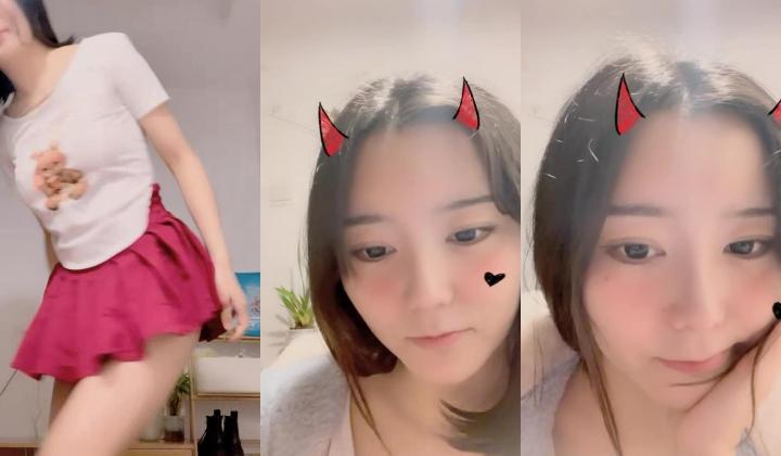 气质尤物颜值美女！新人近期下海！应要求小秀一波，扒开内裤看穴，揉捏坚挺奶子，翘起屁股超诱人