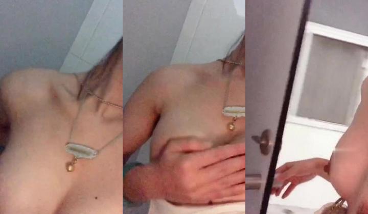 穷人女神富人母狗，颜值气质天花板奶茶【你的阿莓】土豪定制，自抠放尿大姨妈洗澡各种展示极度反差