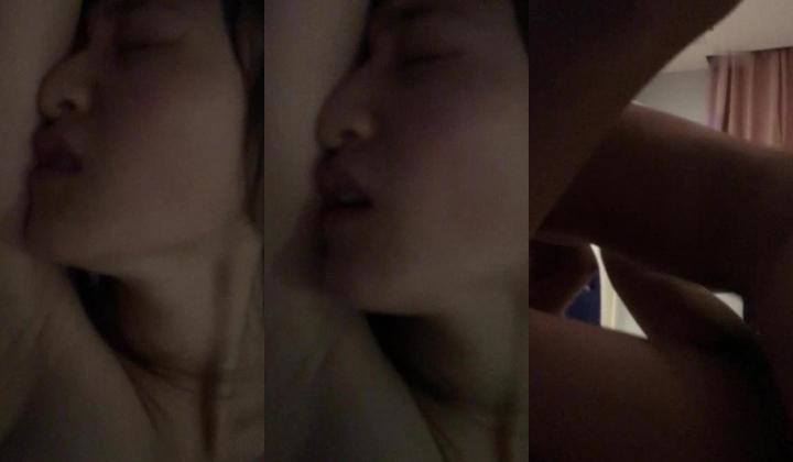 【极品反差婊】超高颜值 男友泄露 纯爱男被人NTL，牛头人疯狂艹自己反差婊女友，简直难以接受，超