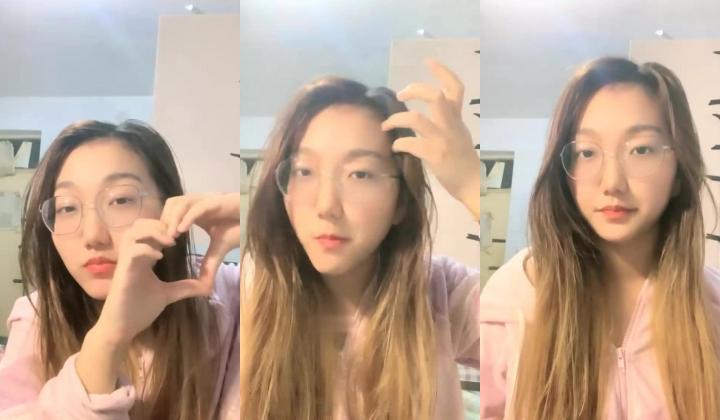 眼镜妹，极品反差婊，【小野猫】新人下海~!学生宿舍~全裸沐浴~柔逼掰穴~流浆，青春胴体给你看~撸管佳作！