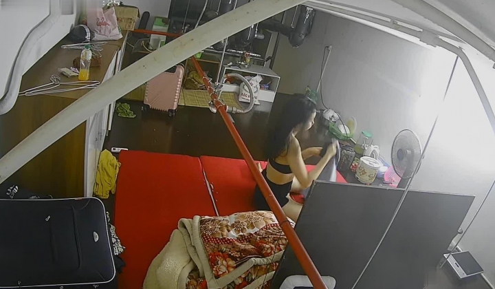 【极品稀缺 ️破解摄像头】极品服务员宿舍日常 ️小姐姐年轻美乳好坚挺 穿搭职业装制服很有气质 距离超近 高清1080P版