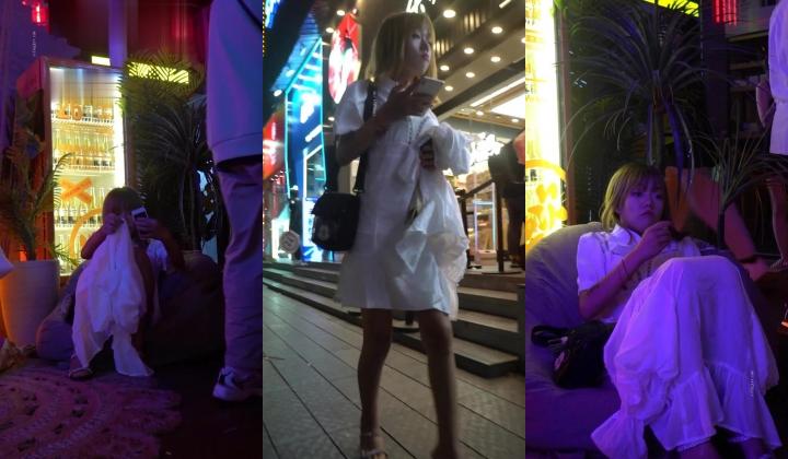 炸裂，夜市跟拍抄底白色连衣裙美女小姐姐，表里不一居然真空逛街，鲍鱼简直太肥了