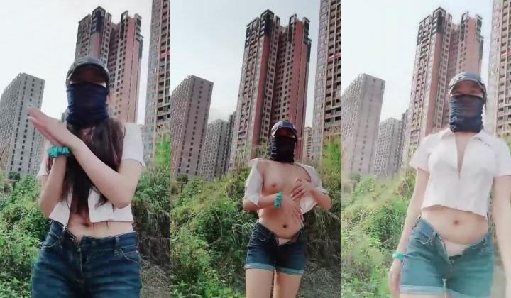 俩小少妇胆真肥,小区单元楼下大胆露出,诱惑抖奶舞,楼上的大叔看到吗