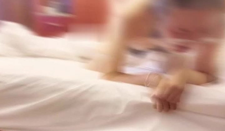 超顶淫妻博主，【琼久】，跟其他单男3P，绿帽男在旁边看别人干自己的老婆，好淫荡的画面