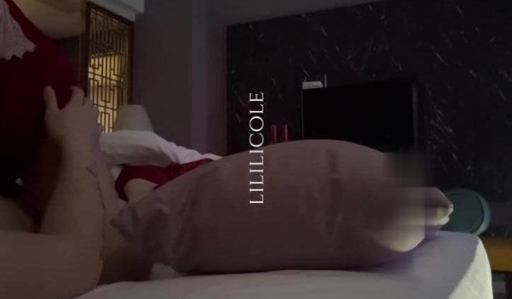 良家约啪少妇多人实战经验博主「LILILICOLE」《紫色韵味少妇》肥臀巨乳少妇私拍
