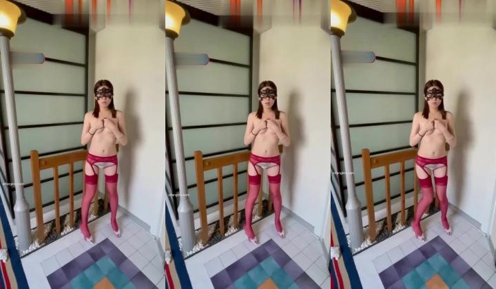 终极反差，穷人女神富人母狗，属性拉满，大神豪宅圈养极品性奴母狗日常调教，舔脚喝尿啪啪各种花样SM羞辱