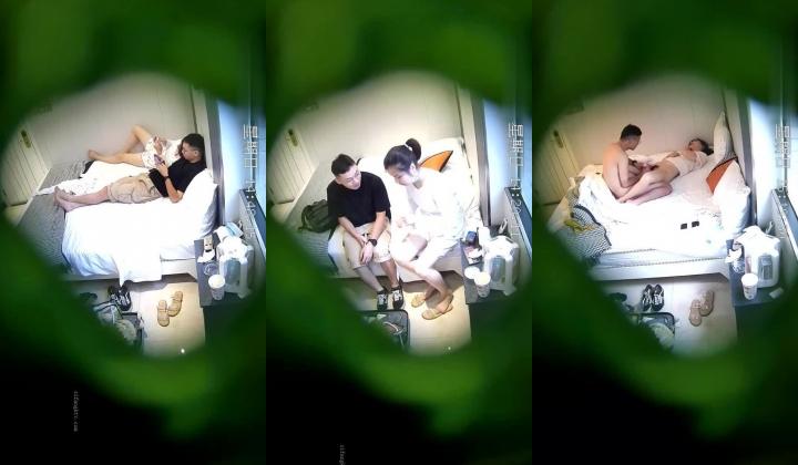 最新情趣酒店摄像头偷拍旅游结婚的新婚小夫妻还自备按摩棒热身搞得妹子好爽