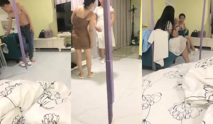 最新的情侣交换，【双飞男女】，两个小少妇的难忘一夜，酒店开房，互换伴侣，轮流换着玩，淫乱场景看了秒硬