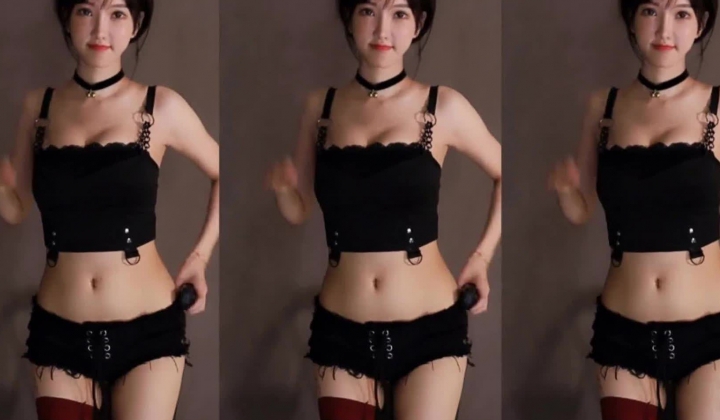 【斗鱼现役网红主播 南妹儿】女神的颤抖 整个奶子都要抖出来了 热舞走光被封合集