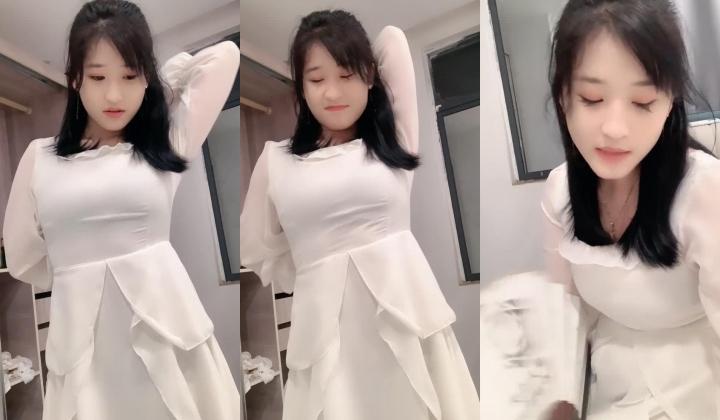 校花来了！好漂亮好甜美，清纯反差小姐姐【云妹妹】自慰！一字马！好想进入她