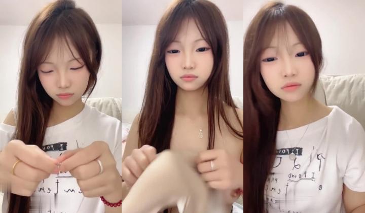 一线天粉屄精神小妹【梨花诗】下海福利，道具自慰，水狂喷