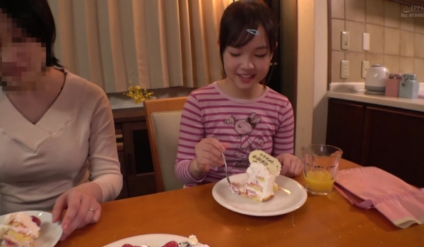 PIYO-118 「パパの赤ちゃんが欲しいの！」小さすぎる連れ子とパパのいびつな愛の日常、そして中出しへと…