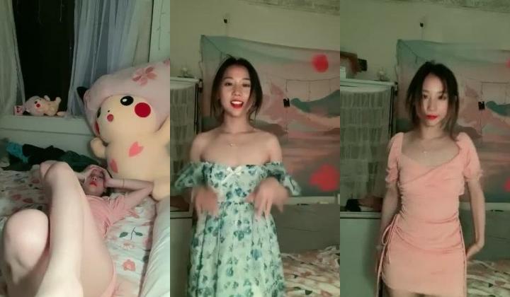 极品校花下海，【可爱妹妹】，寂寞的少女，闺房里各种寻求安慰，这身材真不错